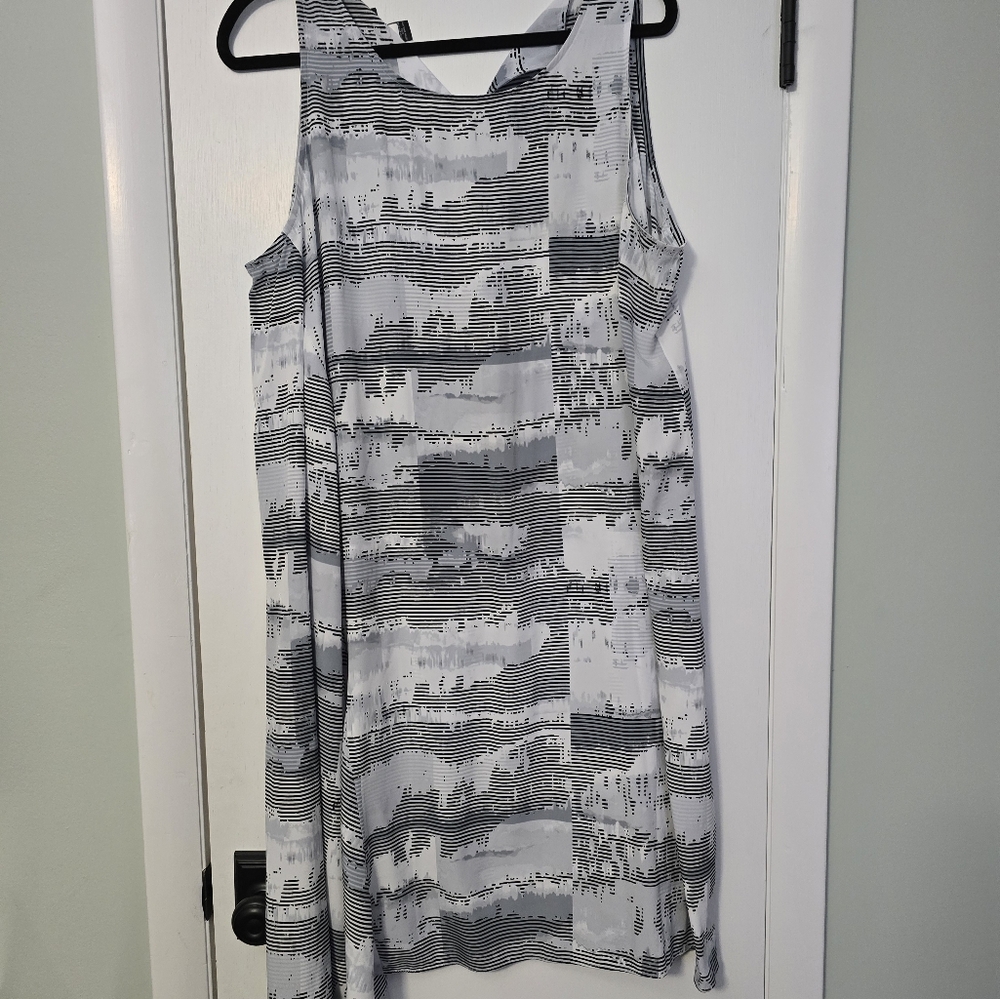 Black and white patterned dress
